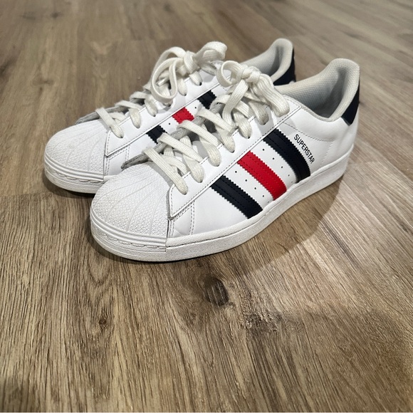 { preloved} Men’s Adidas Superstar White Shoes with Red and Black Accents - Picture 2 of 8